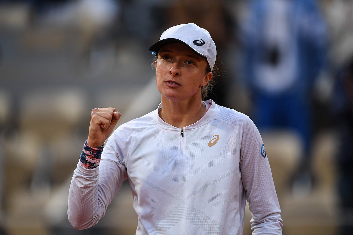 Poland's Iga Swiatek celebrates after her women's singles match against China's Zheng Qinwen on day nine of the Roland-Garros Open tennis tournament at the Court Philippe-Chatrier in Paris on 30 May, 2022