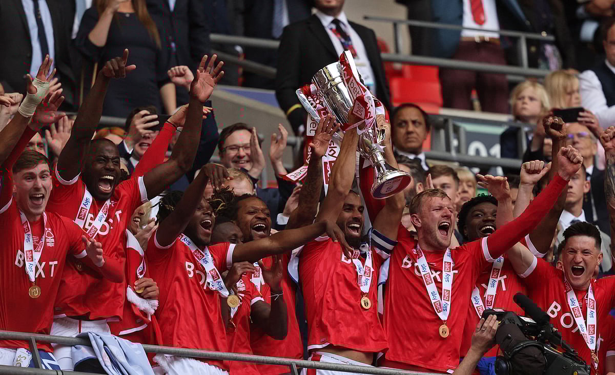 Nottingham Forest's English defender Joe Worrall lifts the Championship Playoff trophy after Nottingham Forest's victory at the end of the English Championship play-off final match between Huddersfield Town and Nottingham Forest at Wembley Stadium in London, on 29 May, 2022
