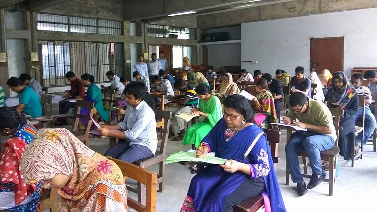 Examinees taking part in the BCS exam in Dhaka