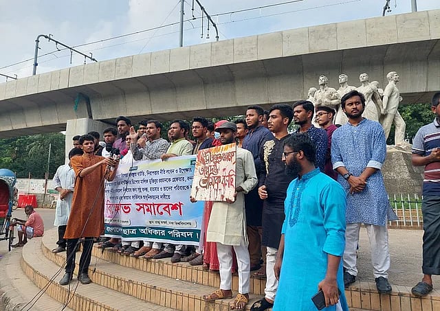 Chhatra Odhikar Parishad on Monday protested the fire incident at BM container depot at Sitakunda upazila in Chattogram.