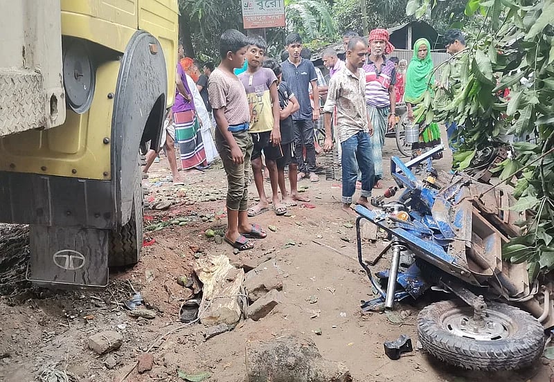 Three farmers killed as truck overturns in Narsingdi
