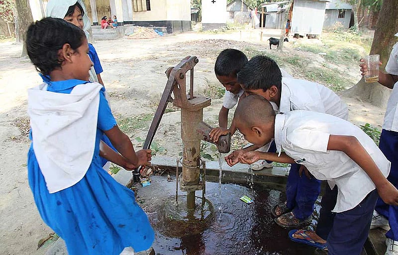 Students drinking water from a tube well at Khalishakandi Govt Primary School in Bogura's Shahjahanpur upazila.