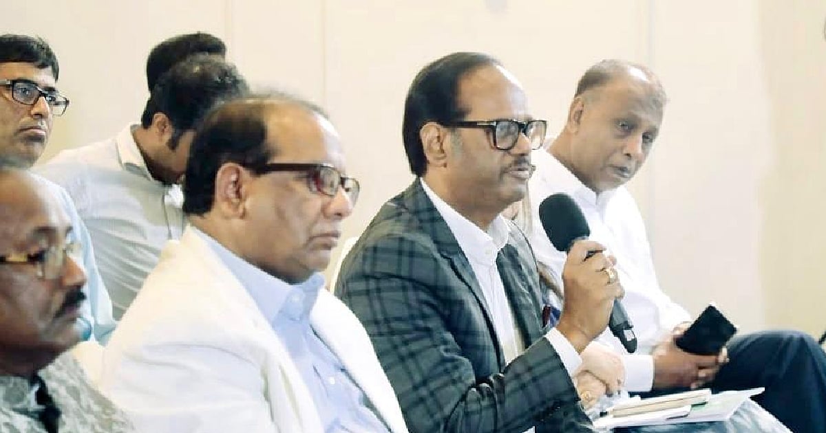BGMEA acting President Shahidullah Azim asks a question at the programme on 22 August 2022