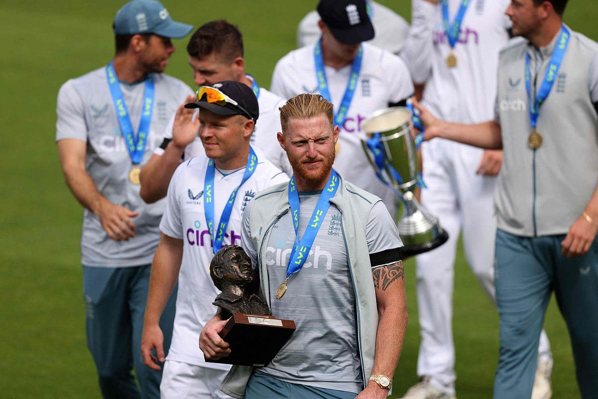 England's captain Ben Stokes (C) holds The Basil D'Oliveira Trophy as he walks with his players after victory on the fifth and final day of the third Test match between England and South Africa at The Oval, in London, on 12 September, 2022