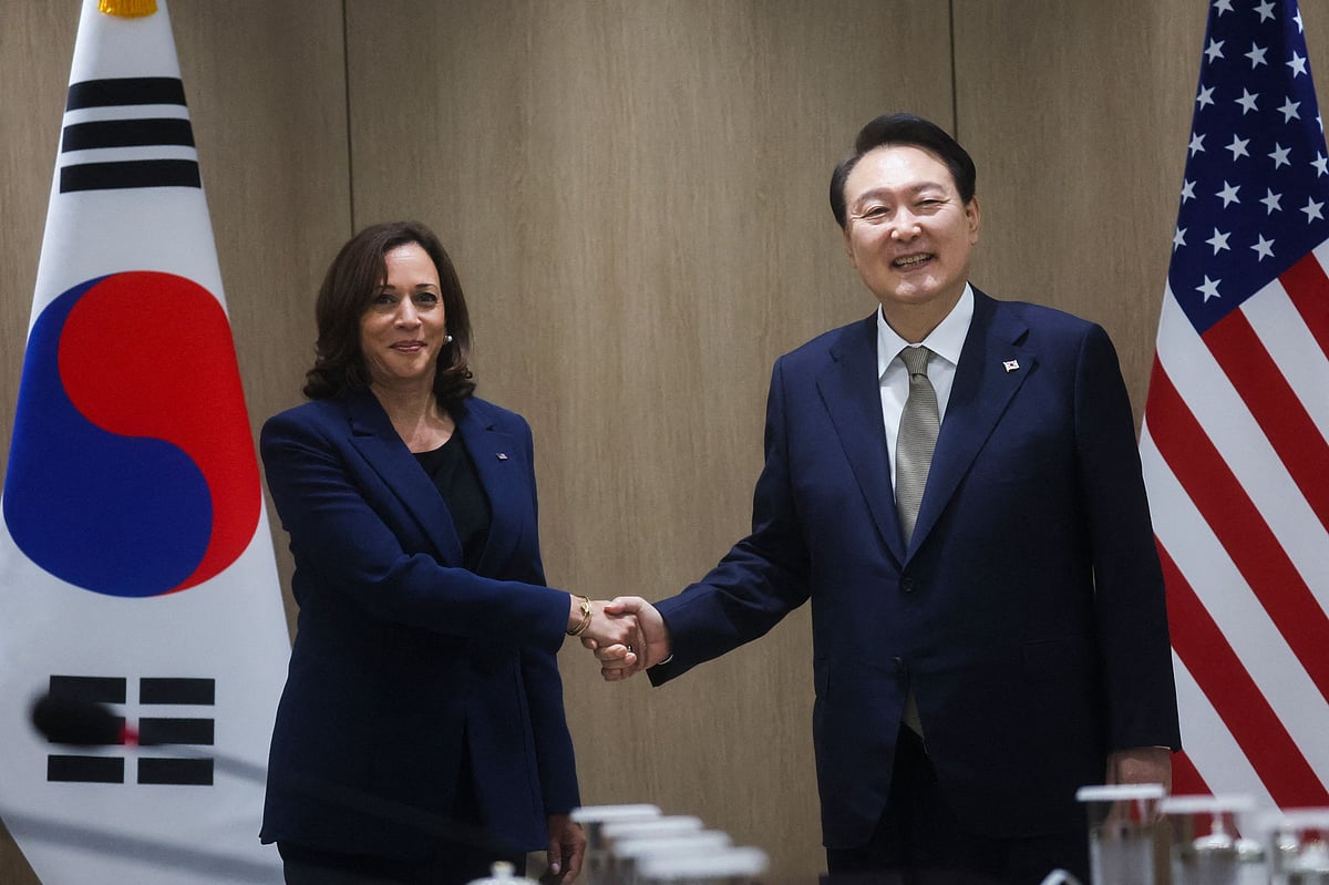 US vice-president Kamala Harris shakes hands with South Korea's President Yoon Suk-Yeol before their bilateral meeting in Seoul on 29 September, 2022