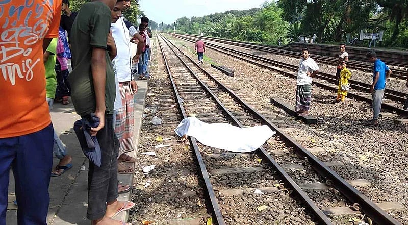 Body of Hasanuzzaman Imtiaz on the railway track at Abdulpur junction rail station in Lalpur, Natore on 24 September 2022