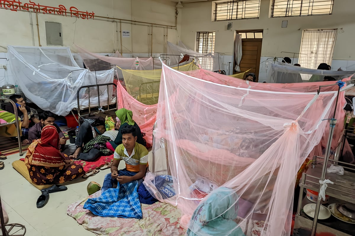 Photo shows dengue patients receiving treatment at a hospital