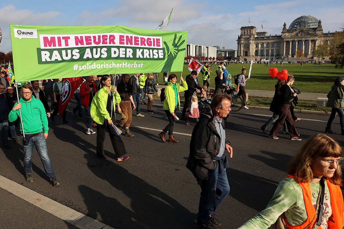 Demonstrators take part in a protest to promote energy independence from Russia, amid skyrocketing energy prices, in Berlin, Germany 22 October, 2022