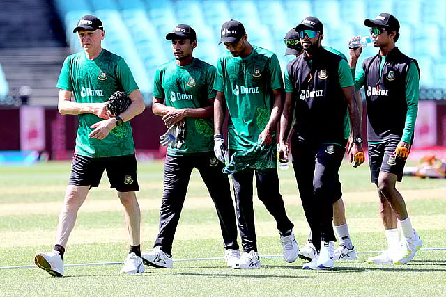 Bangladesh fast bowling coach Allan Donald with the Bangladesh pace battery during a training session at the Sydney Cricket Ground on 26 October, 2022