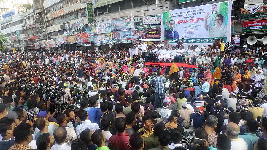 Mirza Fakhrul Islam Alamgir speaks at a rally in front of the BNP office in Nayapaltan on 20 October.
