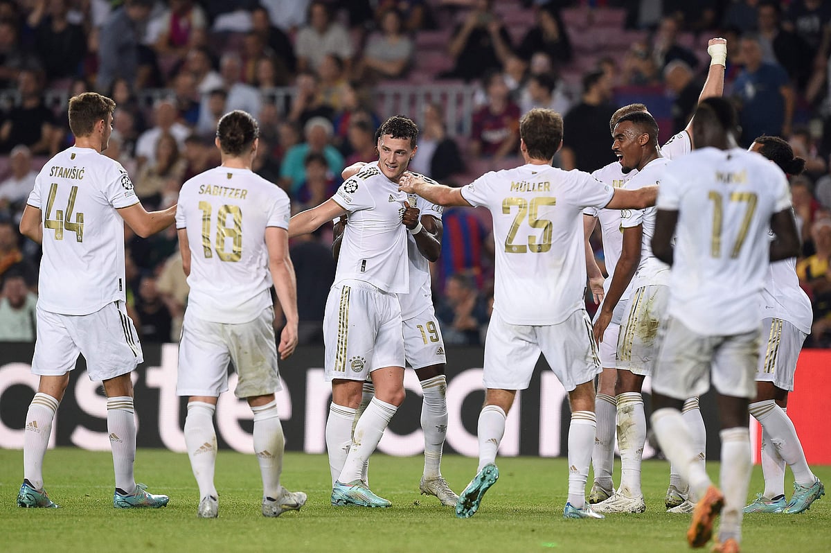 Bayern Munich's French defender Benjamin Pavard (C) celebrates with teammates after scoring his team's third goal during the UEFA Champions League 1st round day 5, Group C football match between FC Barcelona and FC Bayern Munich at the Camp Nou stadium in Barcelona on 26 October, 2022