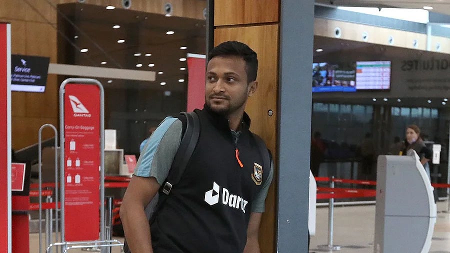 Shakib Al Hasan at the Hobart airport