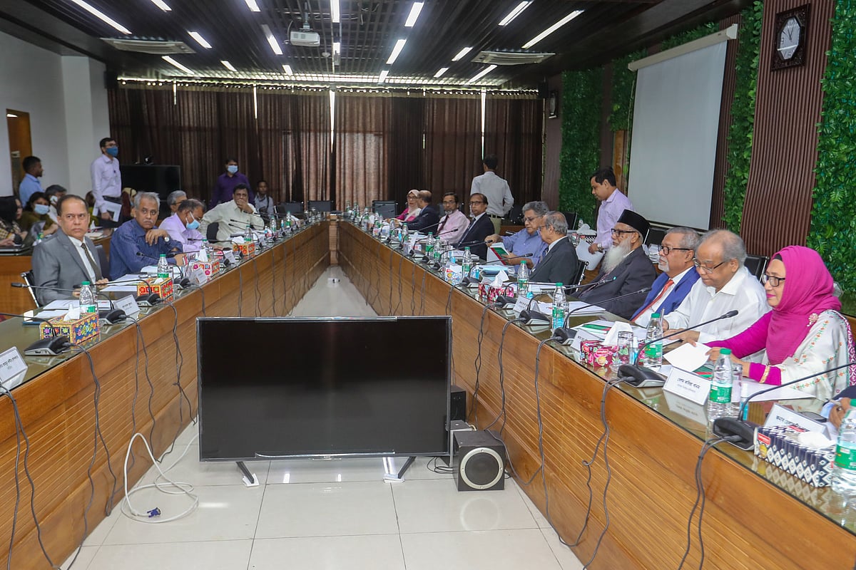 The election commission meet the former officials to discuss the election process at the EC headquarters in Dhaka on Wednesday.