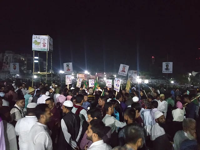 The BNP men chant slogan at Bangabandhu Udyan in Barishal on Friday night.