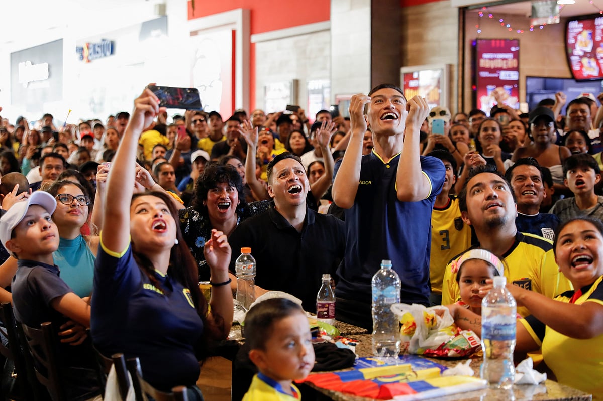 Fans watch the opening match of the FIFA World Cup 2022 between Qatar and Ecuador in Ibarra, Ecuador on 20 November, 2022.