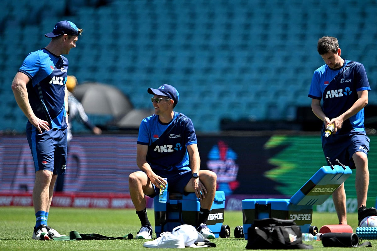 New Zealand's Trent Boult (C) attends a training session, ahead of the first ICC men’s Twenty20 World Cup 2022 cricket semifinal match between Pakistan and New Zealand, at the Sydney Cricket Ground (SCG) on 8 November, 2022