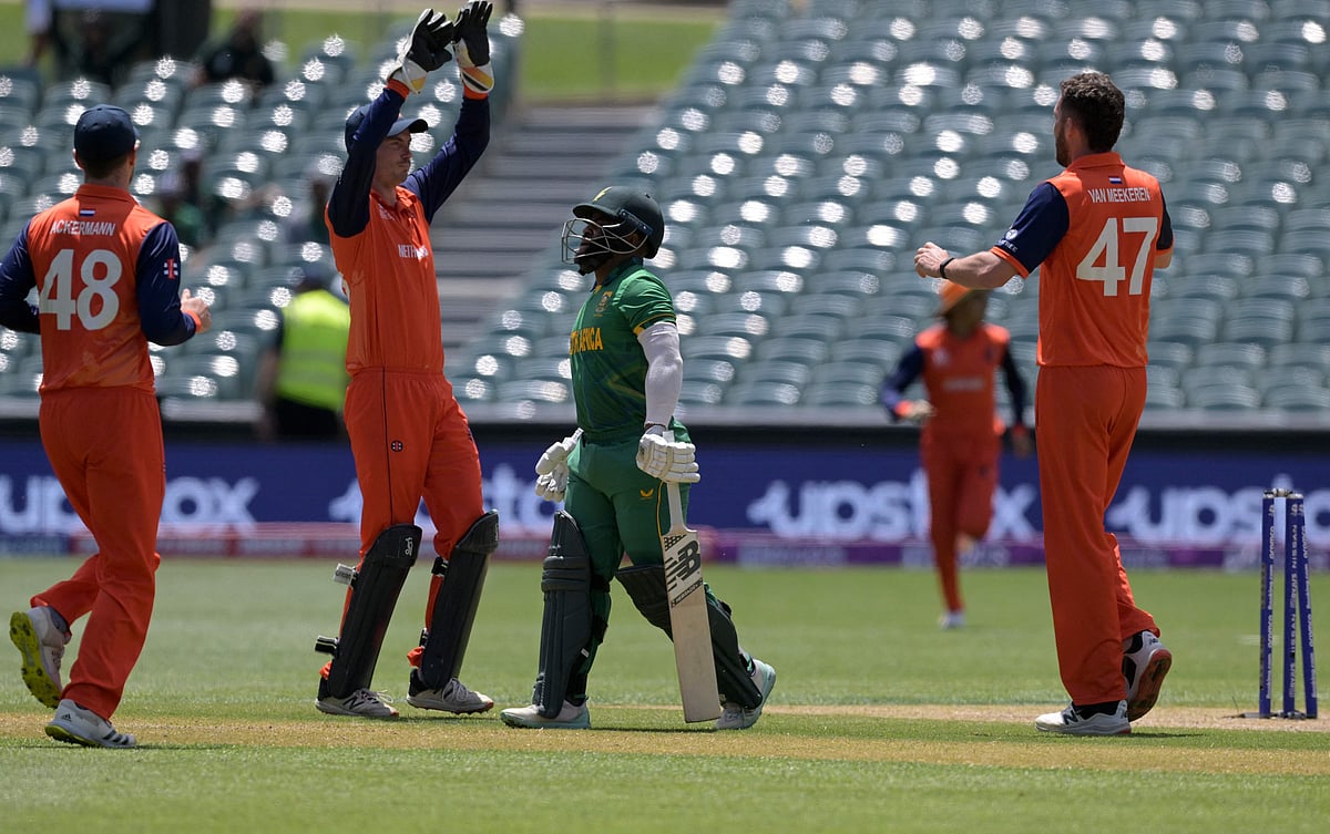 South Africa's Captain Temba Bavuma (C) departs as Netherlands' Paul van Meekeren (R) celebrates his wicket with teammates during the ICC men's Twenty20 World Cup 2022 cricket match between Netherlands and South Africa at Adelaide Oval on 6 November, 2022 in Adelaide.