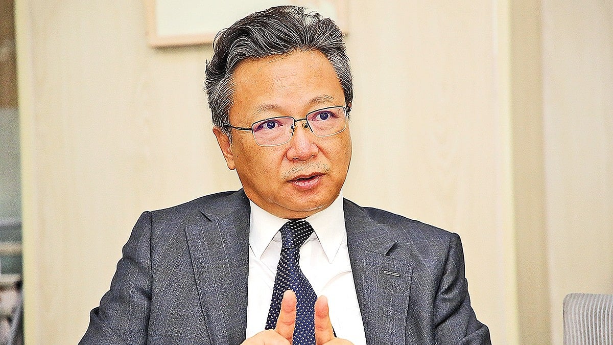 China's ambassador to Bangladesh Li Jiming at Prothom Alo office in Karwan Bazar, Dhaka, on 4 December 2022