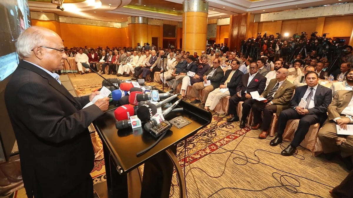 BNP standing committee member Khandakar Mosharraf Hossain presents “A Brief Outline of The Structural Reforms of the State” at a city hotel in the capital on 19 December 2022
