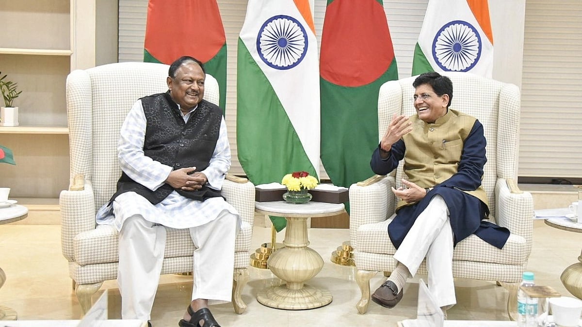 Commerce Minister Tipu Munshi (L) holds meeting with his Indian counterpart Piyush Goyal in New Delhi, India, on 22 December 2022 on ways to enhance bilateral trade & economic ties, including an early start to discussions on a Comprehensive Economic Partnership Agreement between the two sides