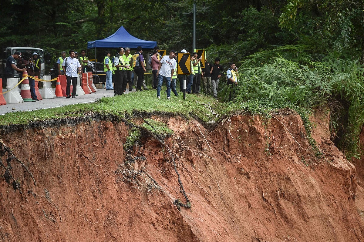 People inspect the damage after a landslide in Batang Kali, Selangor on 16 December, 2022