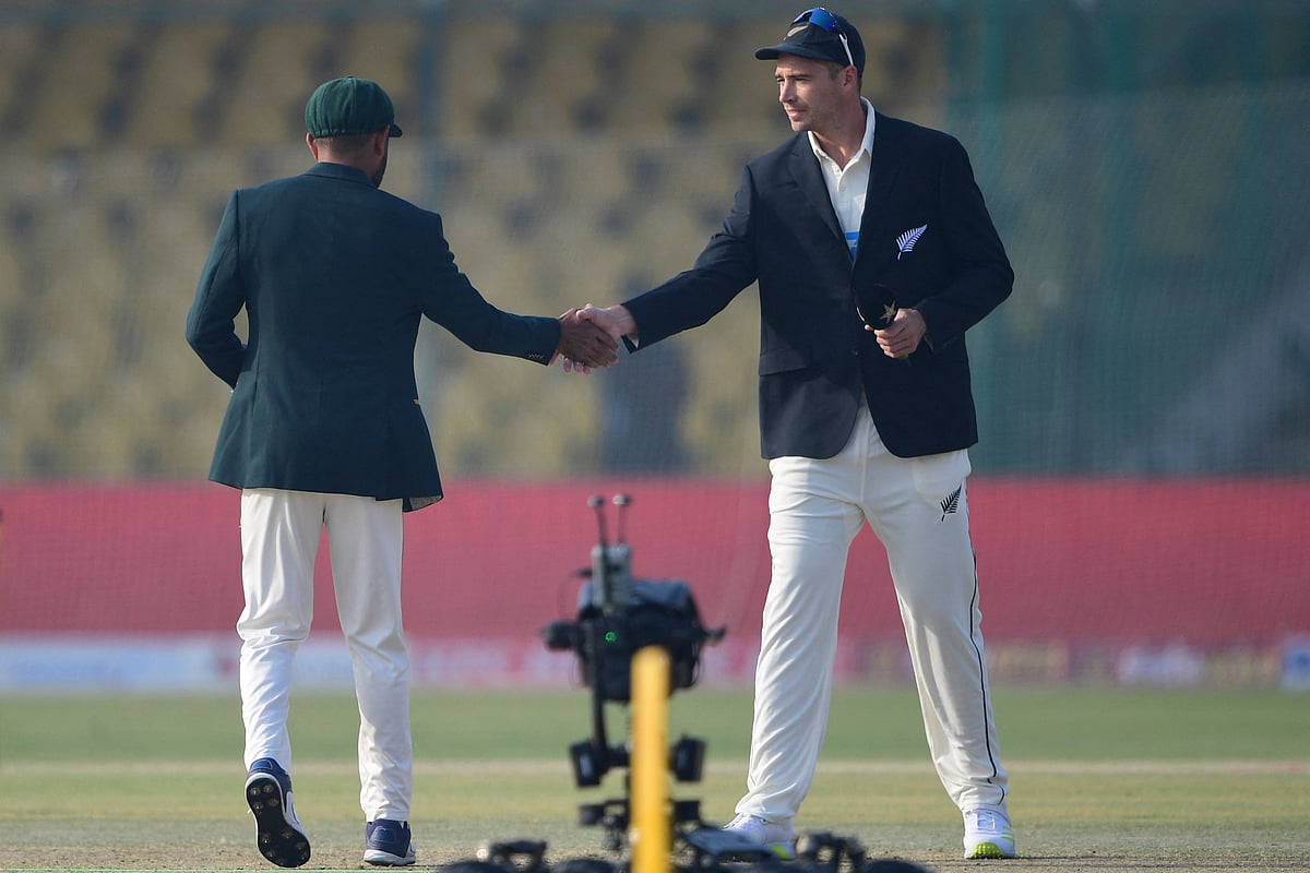 New Zealand's captain Tim Southee (R) shakes hand with Pakistan's counterpart Babar Azam at the beginning of the first day of the first cricket Test match between Pakistan and New Zealand at the National Stadium in Karachi on 26 December, 2022