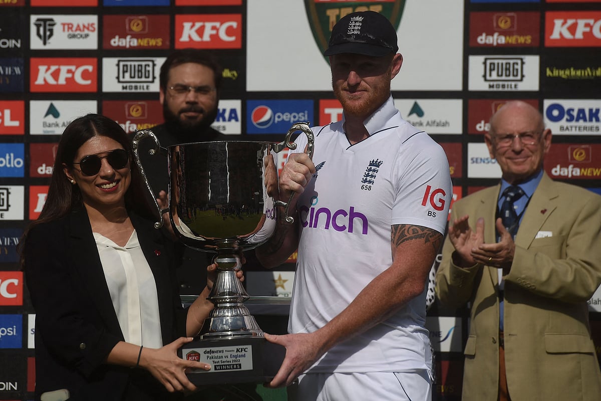 England's captain Ben Stokes receives the winning trophy during a ceremony at the end of fourth day of third test match between Pakistan and England at the National Stadium in Karachi on 20 December, 2022