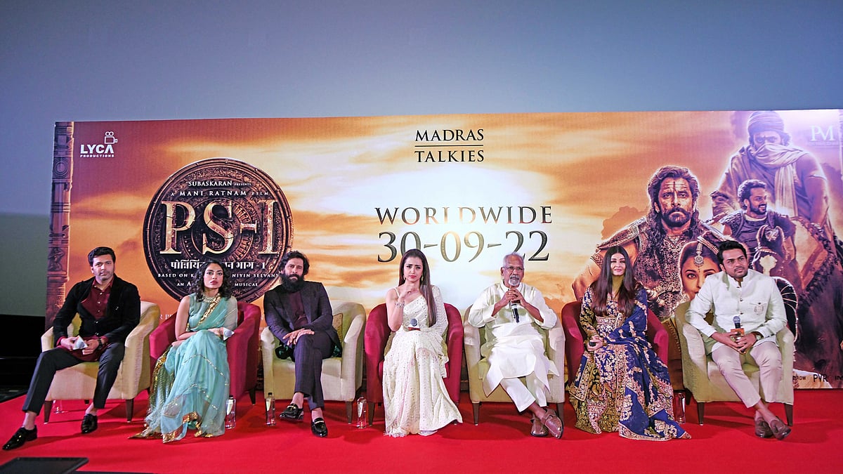 Director Mani Ratnam with Bollywood actress Aishwarya Rai Bachchan, actors Vikram, Karthi and Jayam Ravi, actresses Sobhita Dhulipala and Trisha Krishnan and pose for a group photo at the press conference of their upcoming film Ponniyin Selvan: I, at PVR Saket, in New Delhi on 27 September 2022