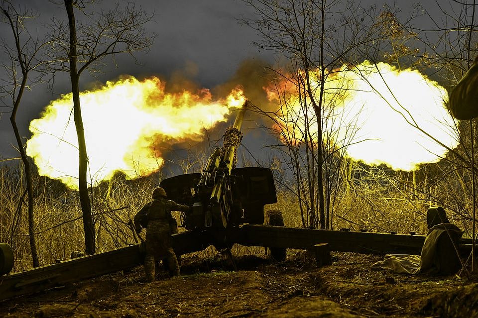 A Ukrainian serviceman fires with a 2A65 Msta-B howitzer towards Russian troops, amid Russia's attack on Ukraine, in a frontline in Zaporizhzhia region, Ukraine on 5 January, 2023.