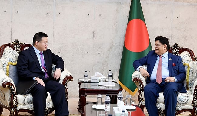 Newly appointed Chinese ambassador to Bangladesh Yao Wen calls on foreign minister AK Abdul Momen at the foreign ministry on 23 January 2023
