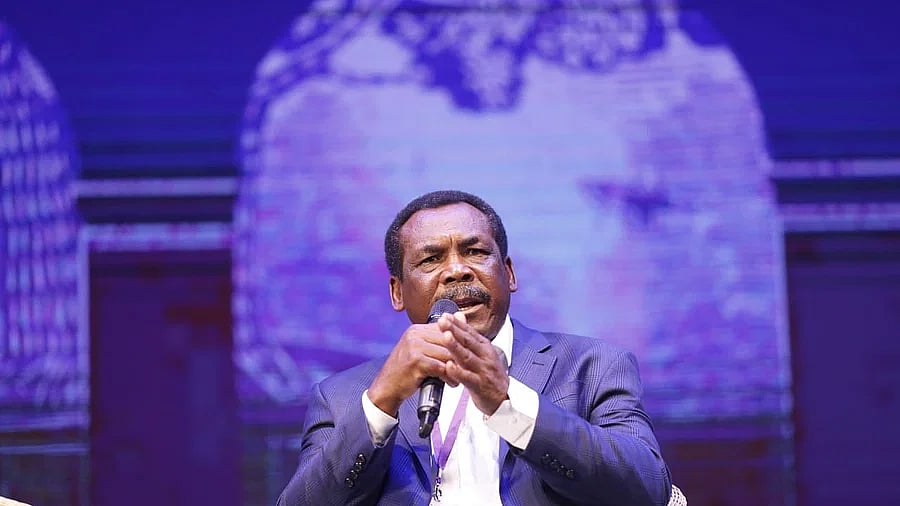 Former Bangladesh coach Gordon Greenidge speaks at the Dhaka Lit fest on 8 January, 2023