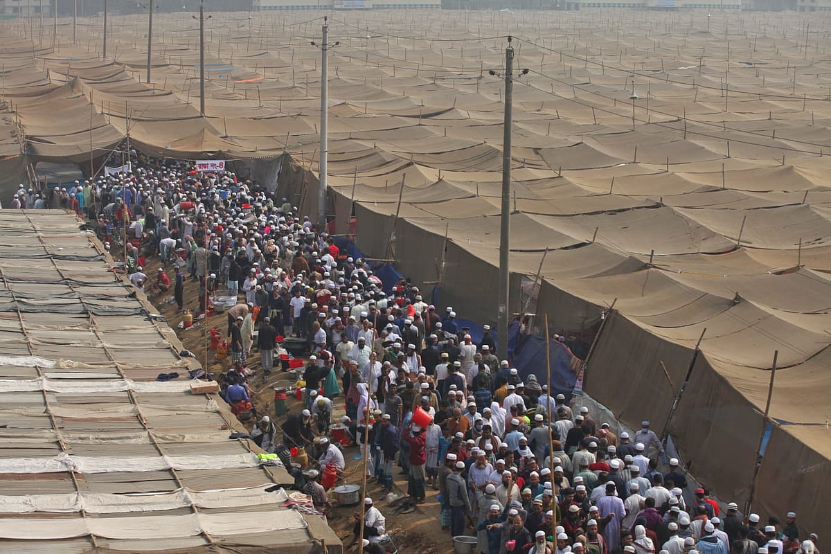 Muslim devotees converging on Ijtema ground on day 2.