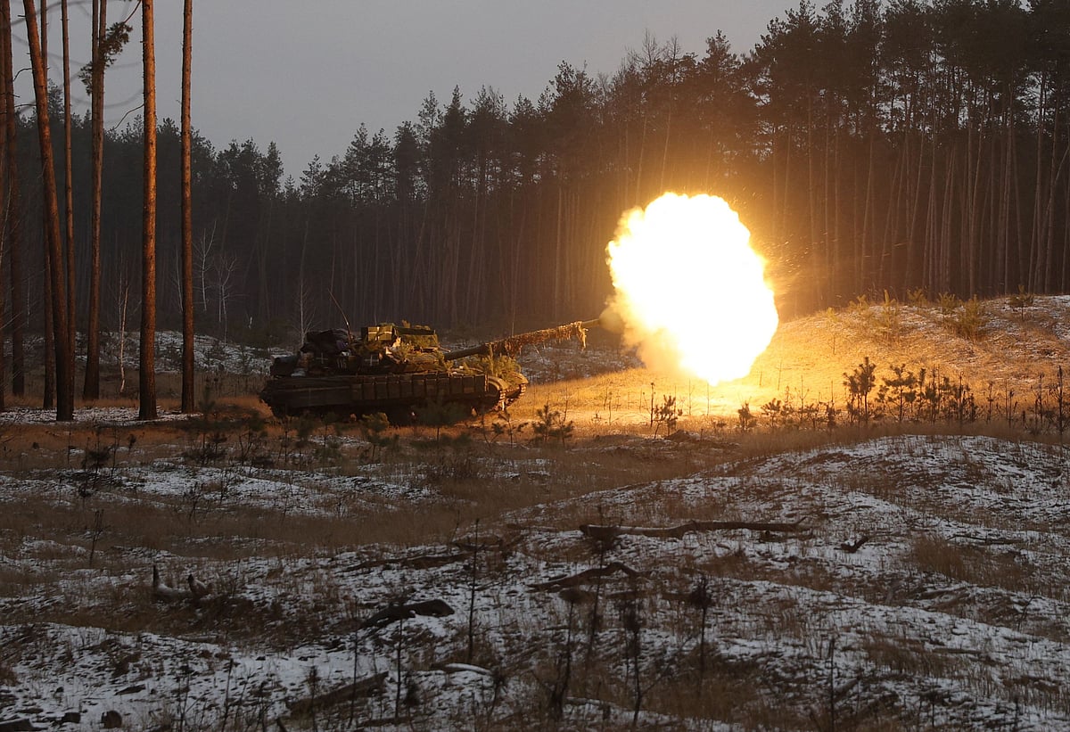 A Ukrainian tank fires at Russian positions near Kreminna, Lugansk region, on 12 January, 2023, amid the Russian invasion of Ukraine