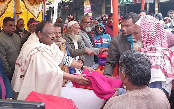 Commerce minister Tipu Munshi has distributed blankets among the cold-hit people in Pirgacha and Kaunia upazilas of his constituency on 6 January, 2023.