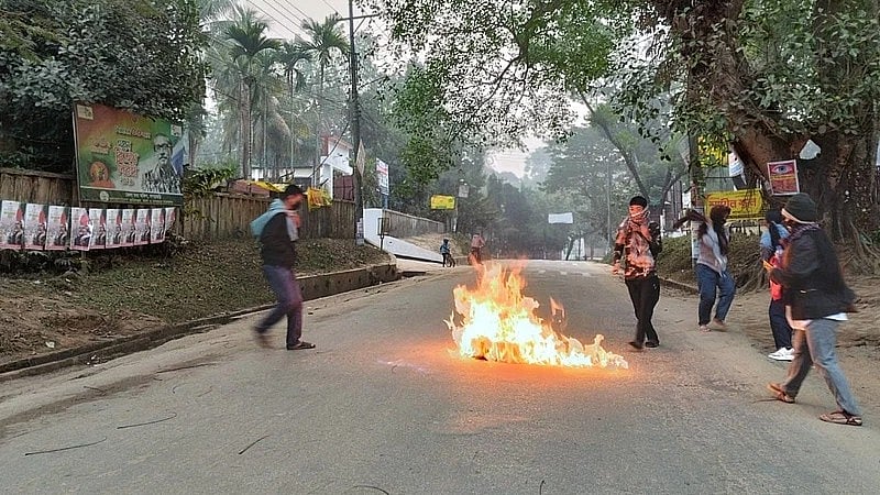 Half-day blockade in Khagrachhari with picketing at few spots underway