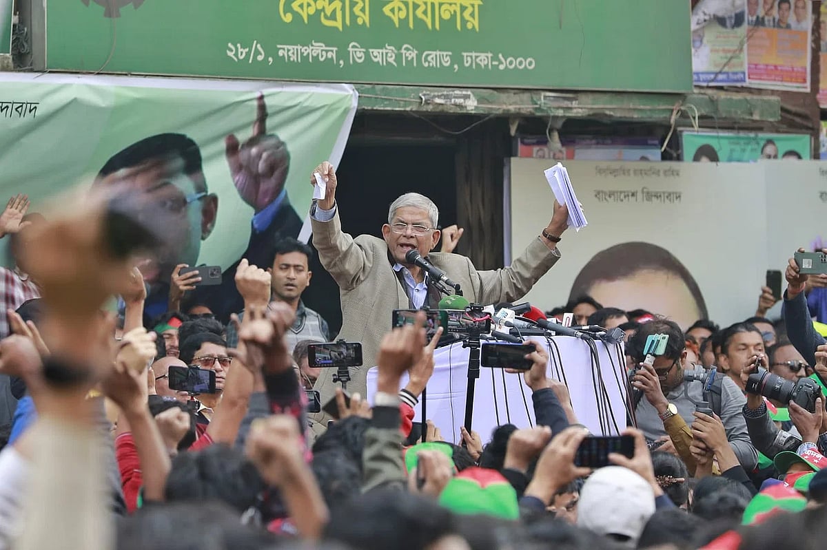 BNP secretary general Mirza Fakhrul Islam Alamgir addresses the mass sit-in programme in Naya Paltan on 11 January 2023.