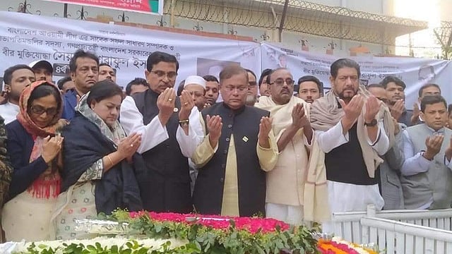 Information and broadcasting minister and Hasan Mahmud and other leaders and activists of ruling Awami League offers munajat after placing wreath at the grave of AL’s former general secretary Syed Ashraful Islam in Banani, Dhaka on his fourth death anniversary on 3 January 2023