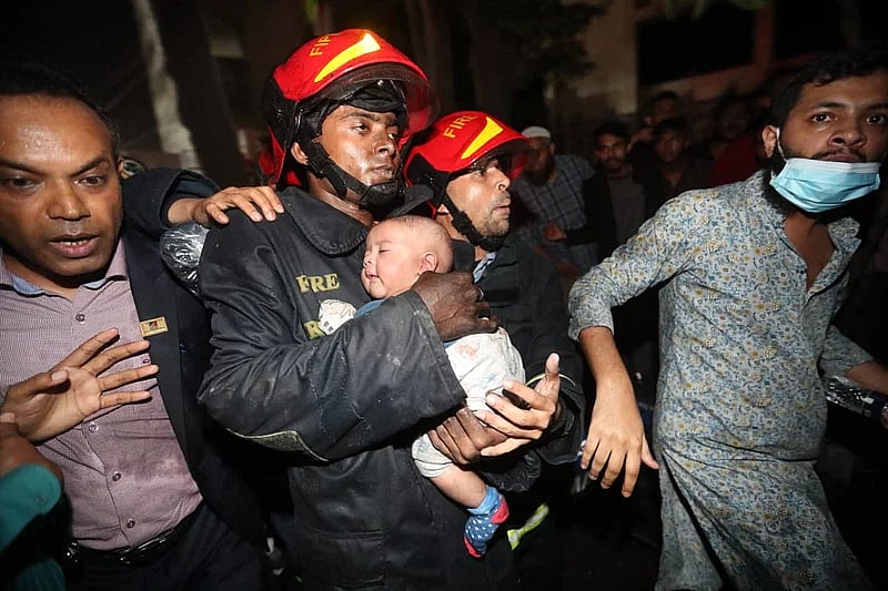 Firefighters rescue a baby from fire-ravaged building in Gulshan on 19 February.