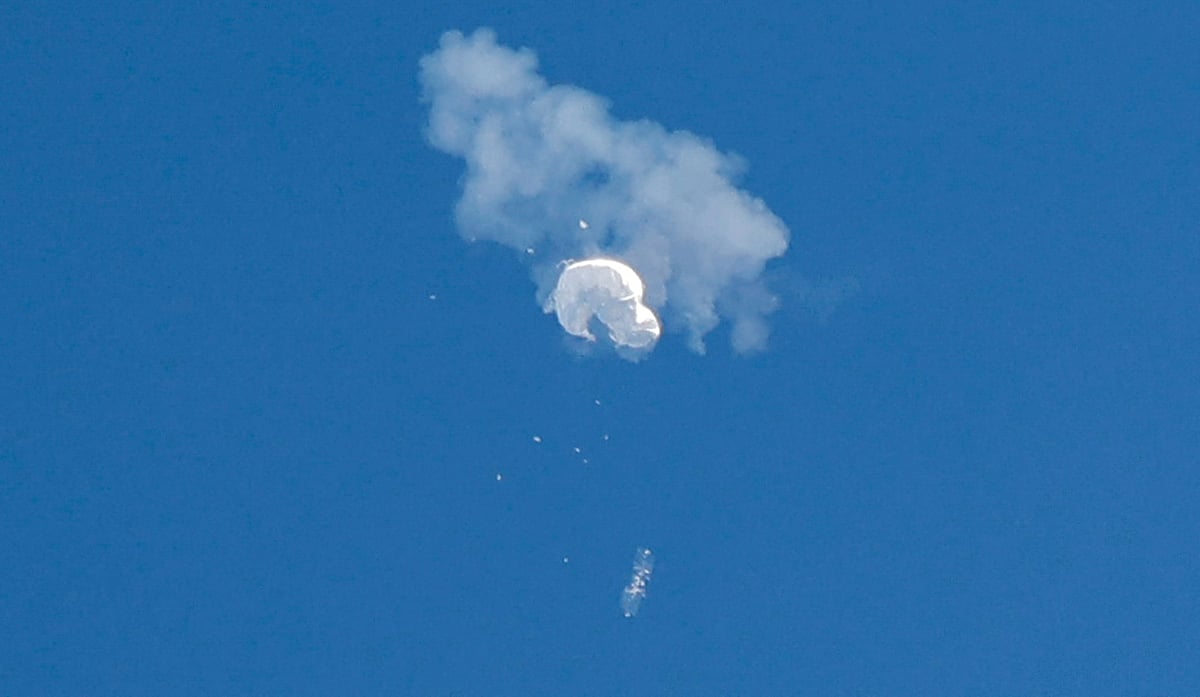 The suspected Chinese spy balloon drifts to the ocean after being shot down off the coast in Surfside Beach, South Carolina, US 4 February, 2023.