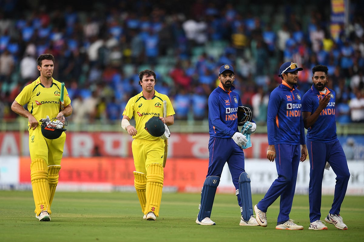 Australia's Mitchell Marsh (L) and Travis Head (2L) along with India's KL Rahul (C), Shubman Gill (2R) and Mohammed Siraj walk back to the pavilion at the end of the second one-day international (ODI) cricket match between India and Australia at the Y.S. Rajasekhara Reddy Cricket Stadium in Visakhapatnam on 19 March 2023.