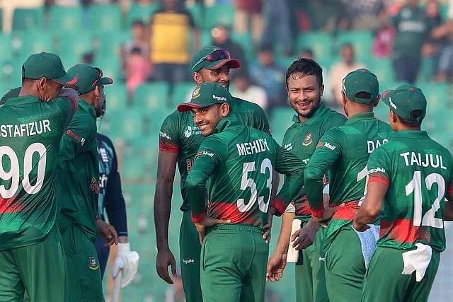 Shakib Al Hasan celebrates a wicket with teammates