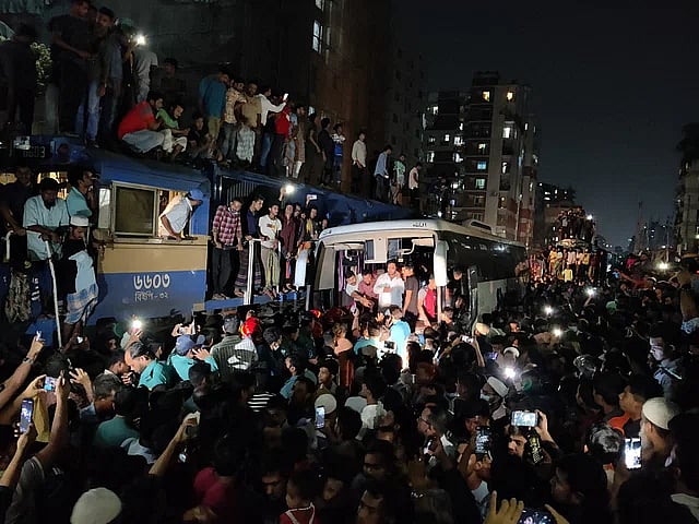 Panchgar-bound Drutojan Express on Wednesday hit a Shohagh Paribahan bus at Malibagh Rail crossing causing it to suspend Dhaka’s rail connection with the rest of the country.