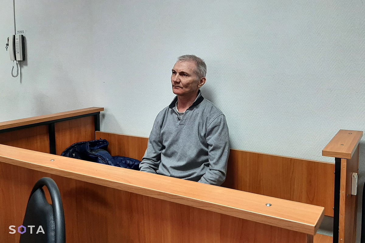 Russian citizen Alexei Moskalyov, who is accused of discrediting the country's armed forces in the course of Russia-Ukraine military conflict, attends a court hearing in the town of Yefremov in the Tula region, Russia, 27 March, 2023