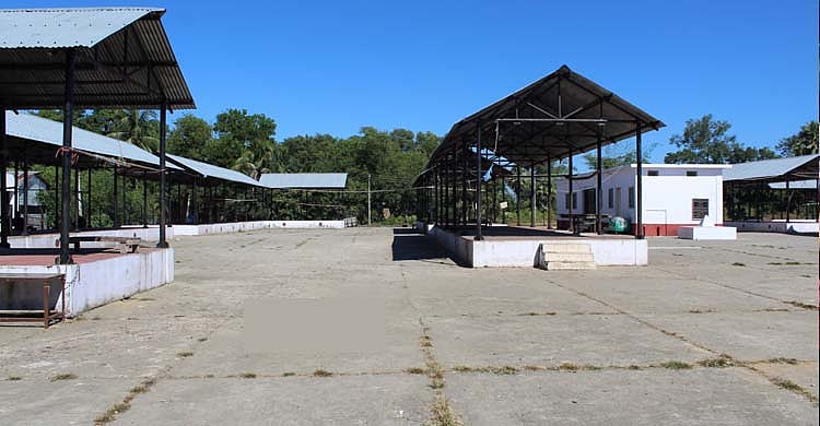 The border haat was launched in 2015 along the Madhuram border of Chhagalnaiya in Feni and Srinagar in India.