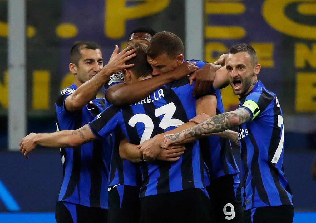 Inter Milan's Nicolo Barella celebrates scoring their first goal with teammates during the UCL quarter final second leg against Benfica on Wednesday