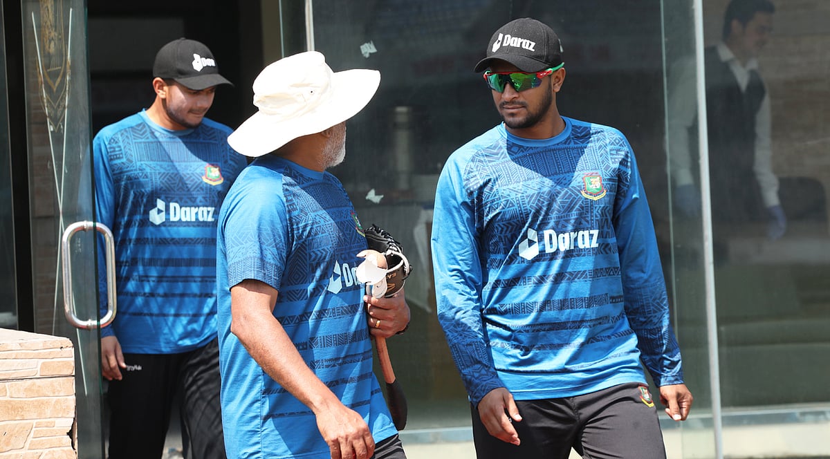 Bangladesh captain Shakib Al Hasan and coach Chandika Hathurusingha during a training session at the Sher-e-Bangla National Cricket Stadium in Dhaka on 3 April 2023