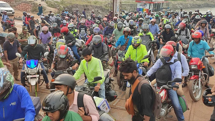 Many motorcycles crossed the Padma river on ferry at the Paturia ghat in Manikganj on the morning of 19 April 2023. The vehicle congestion reduced as the day progressed.