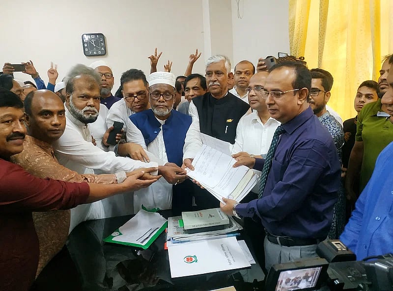 Azmat Ullah summoned to EC on 7 May | Prothom Alo