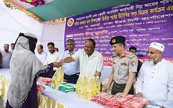 Commerce Minister Tipu Munshi inaugurates the operations of 2nd phase of selling of TCB essential items among the TCB family card holders in Uttara, Dhaka, on 3 April 2023