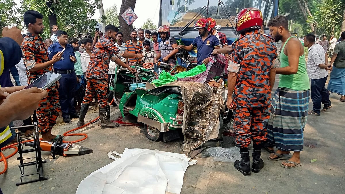 Five people were killed and another one injured after a bus and a CNG-run auto-rickshaw collided in Chattogram's Boalkhali upazila on 13 April 2023